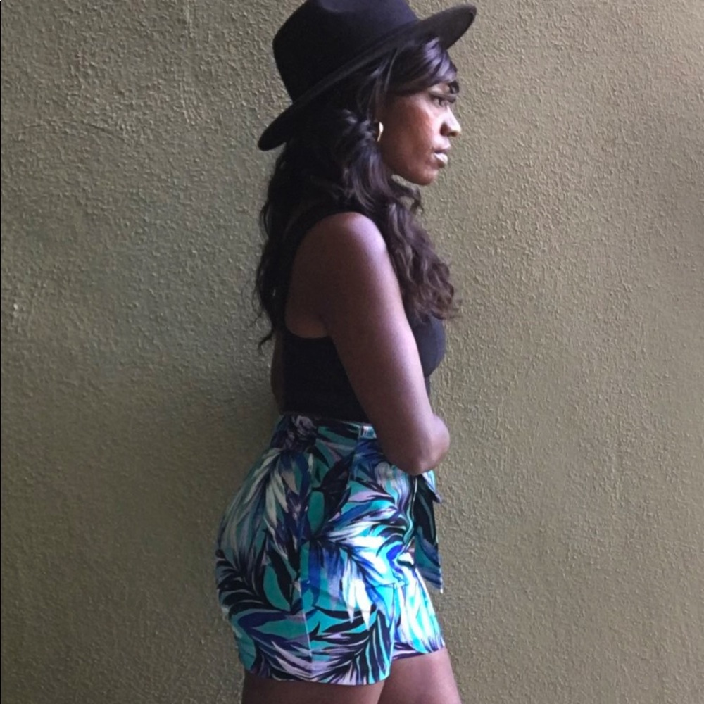 Women’s petite shorts tropical print